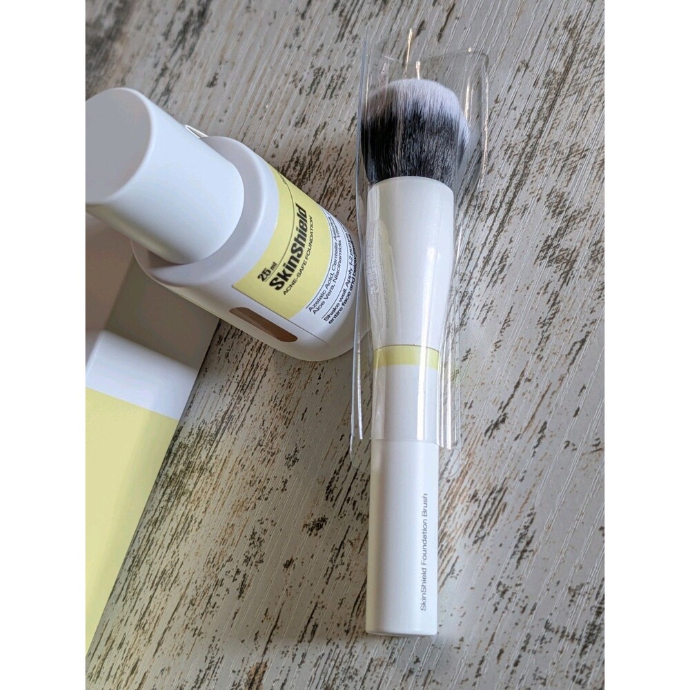 Methodiq SkinShield Acne Safe Active Foundation Shade 35 Light-Medium & Brush - Picture 7 of 7